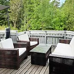 4 Bedroom Awesome In *