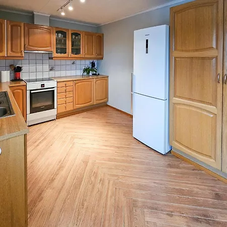 4 Bedroom Awesome In סאנדפיורד