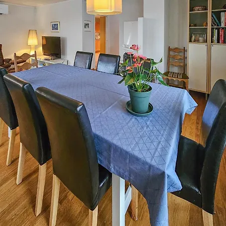 4 Bedroom Awesome In *