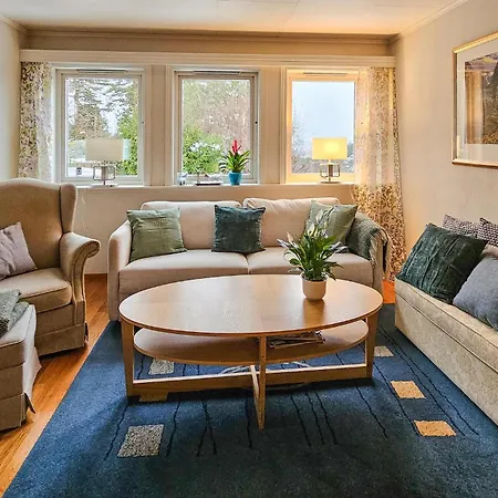 4 Bedroom Awesome In 別荘 *