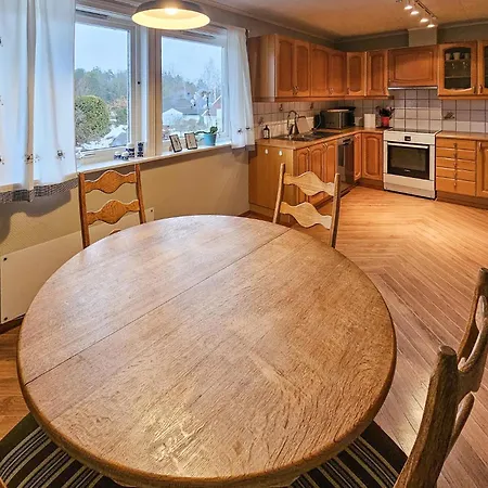 度假居 4 Bedroom Awesome In *