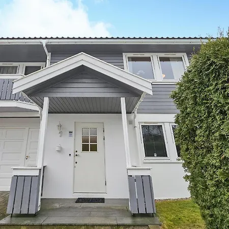4 Bedroom Awesome In サンネフヨル