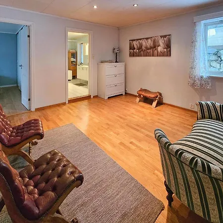 4 Bedroom Awesome In * סאנדפיורד