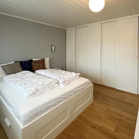 度假居 4 Bedroom Awesome In *