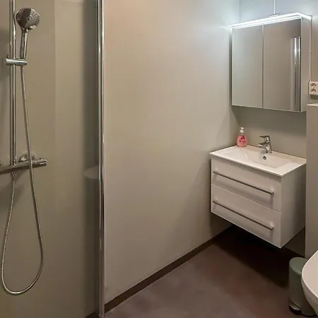 4 Bedroom Awesome In בית נופש סאנדפיורד