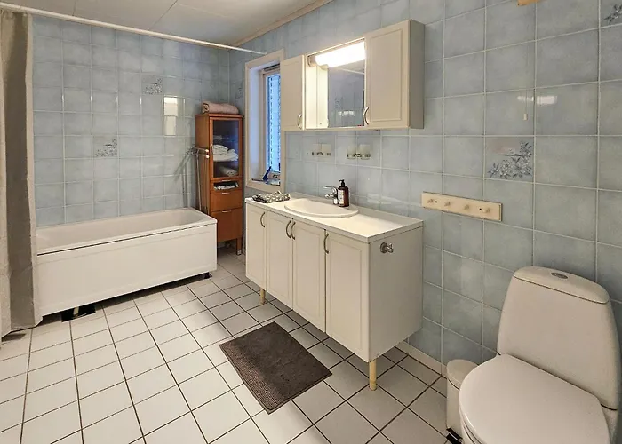 4 Bedroom Awesome In Σπίτι διακοπών Σαντεφιόρδ