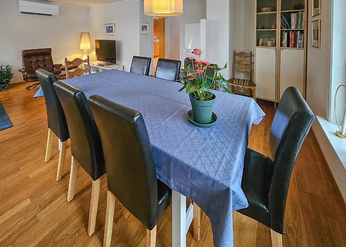 4 Bedroom Awesome In *