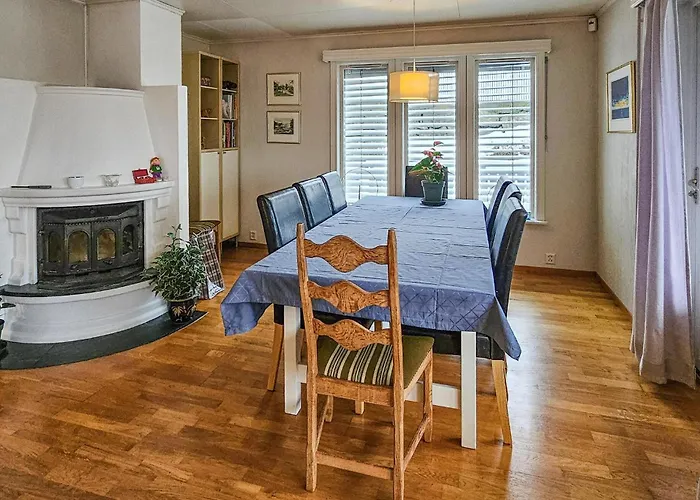 4 Bedroom Awesome In Σαντεφιόρδ