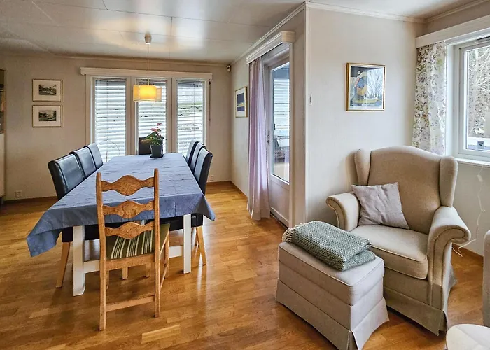 Semesterbostad 4 Bedroom Awesome In *