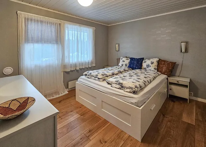 4 Bedroom Awesome In *