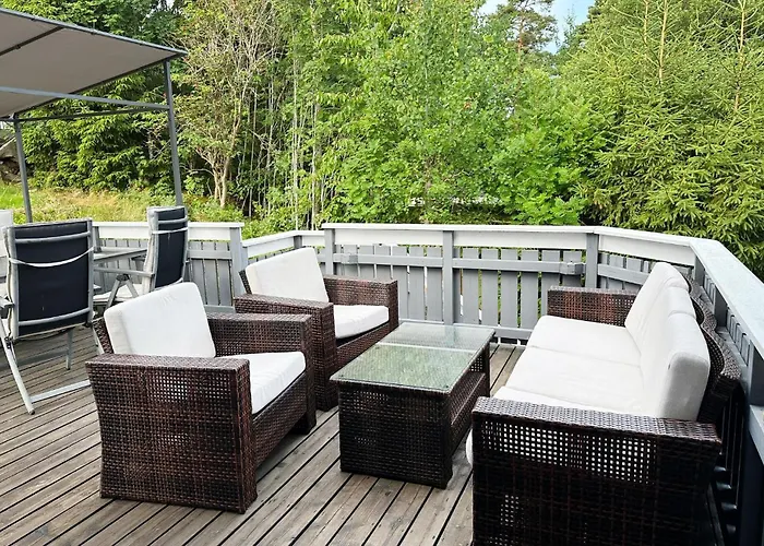 4 Bedroom Awesome In *